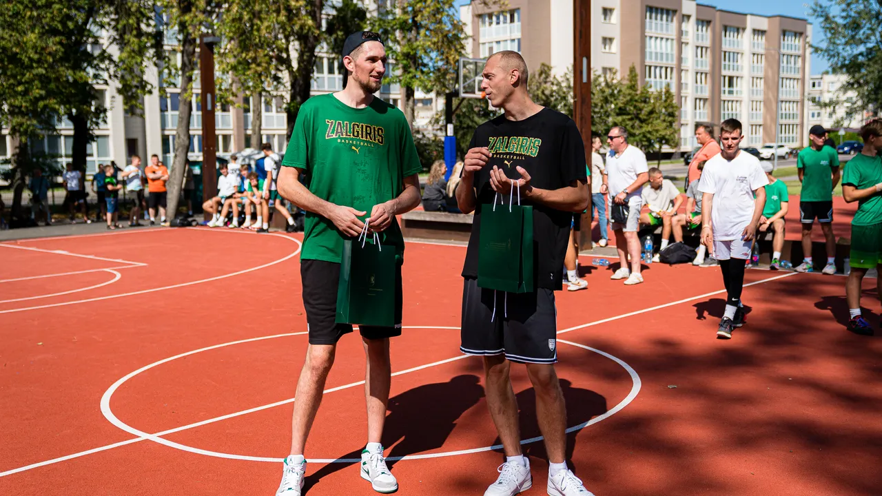 „Žaliosios tribūnos“ 3x3 turnyre apsilankiusį „Žalgirio“ legionierių sužavėjo švara