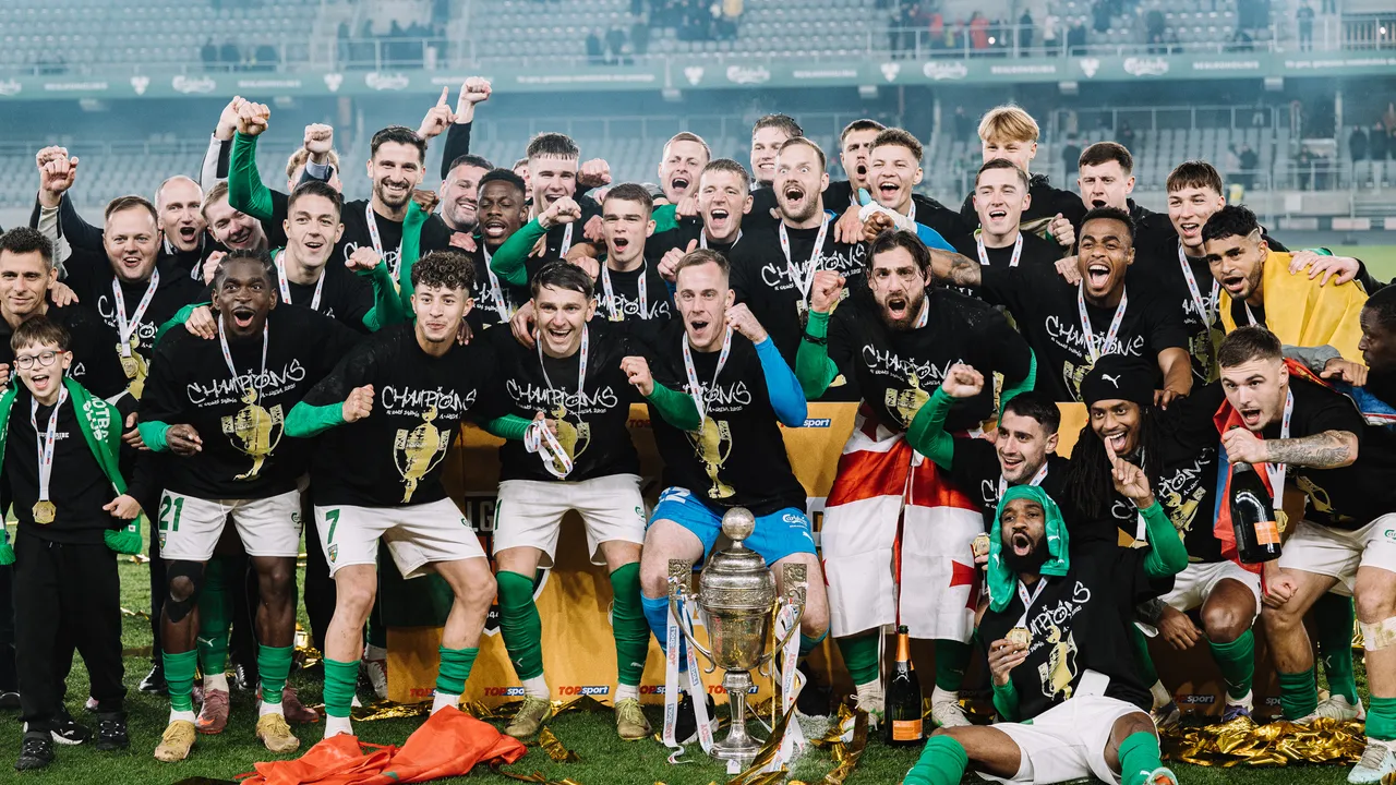FK „Kauno Žalgiris“ iškėlė Lietuvos čempionų trofėjų