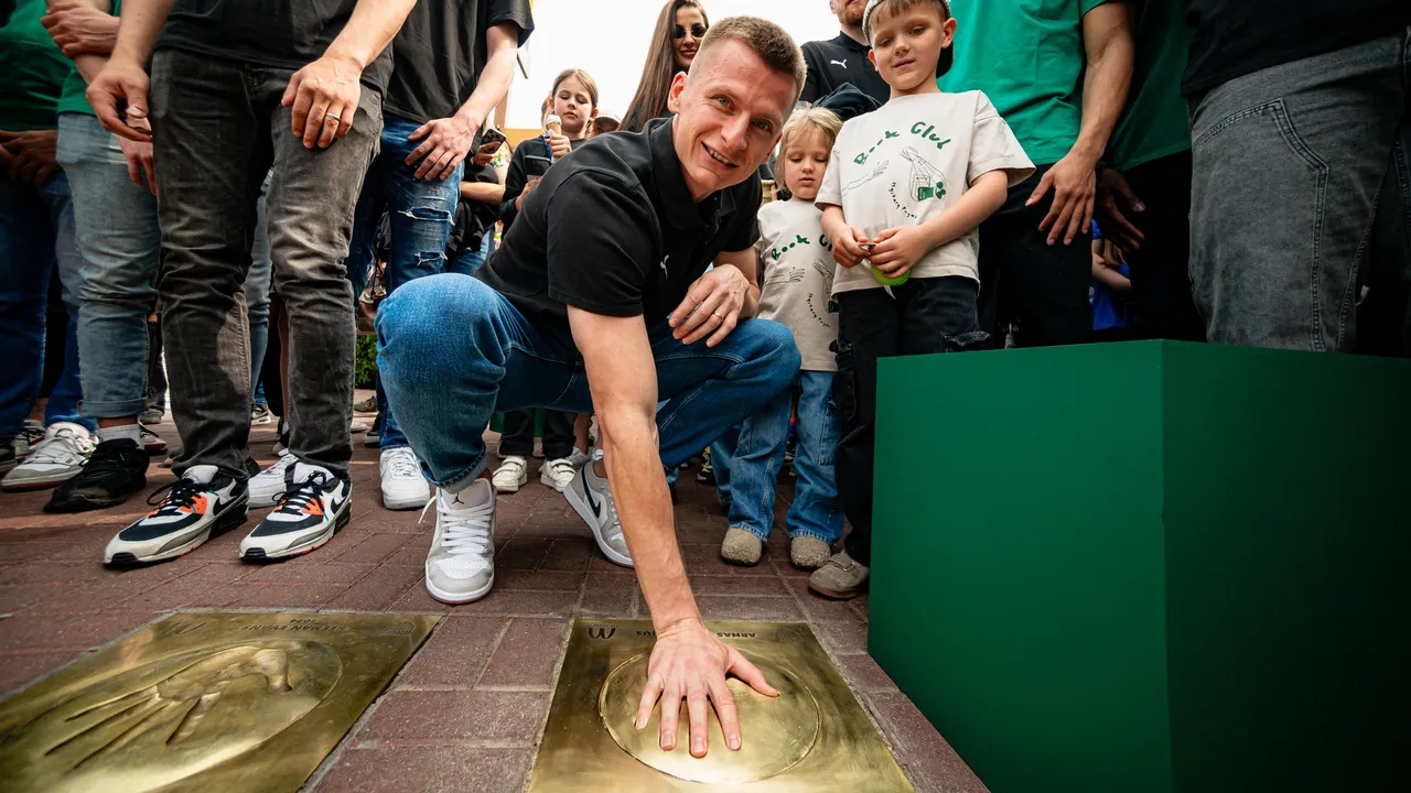 „McDonald‘s Žvaigždžių alėjoje“ atidengtas Arno Butkevičiaus delno įspaudas
