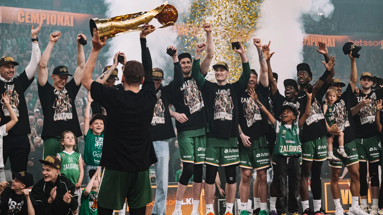 Čempioniškos emocijos: titulo šventimas žalgiriečių rūbinėje!