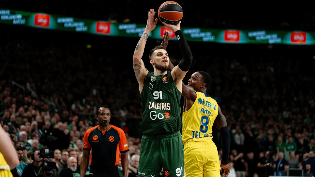 Tragiškai krepšį atakavę žalgiriečiai pralaimėjo L.Walkerio vedamai „Maccabi“