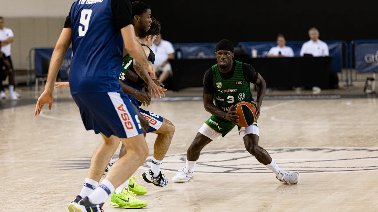 „Žalgiris“ Turkijoje sutriuškino „Anadolu Efes“