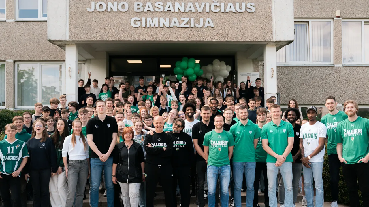 Žalgiriečiai savo vizitu sveikino projekto „Žalgiris – tavo mokykloje“ nugalėtojus