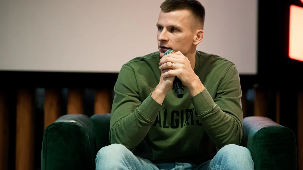 „Mic‘d UP“: Arno Butkevčiaus įgarsinti rungtynių su „Wolves“ užkulisiai