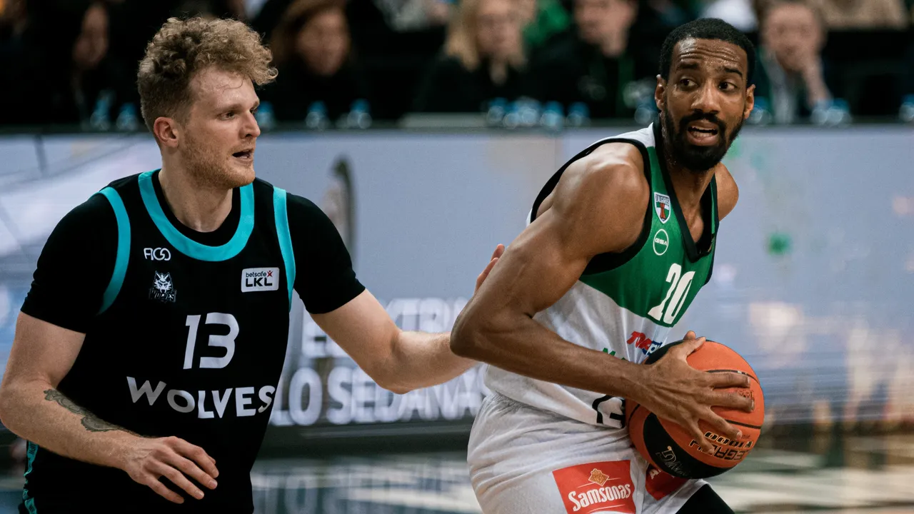 Namuose „Žalgiris“ sutriuškino „Wolves“