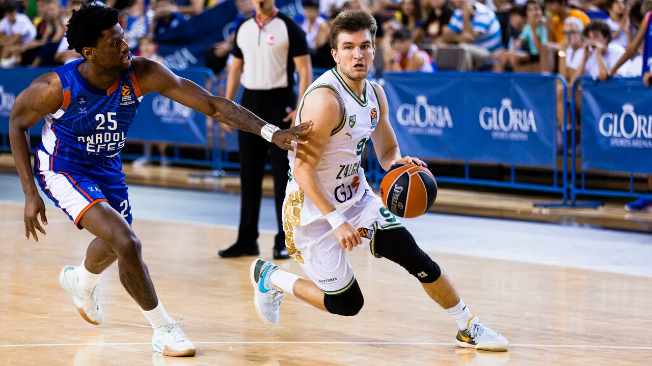 Zalgiris loses to Anadolu Efes and finishes second in the Gloria Cup